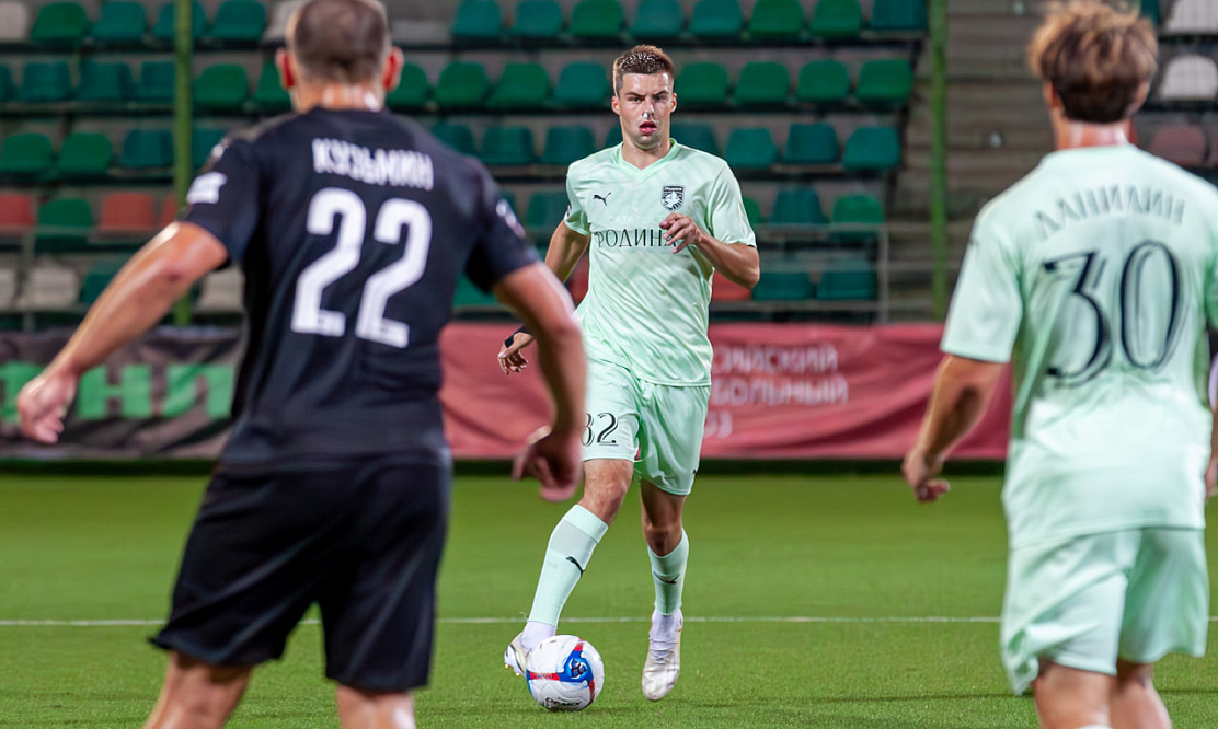 «Золотое» возвращение: воскресный футбольный матч «Родина-2» – «Торпедо-Миасс» во Второй лиге А на канале «Мяч»