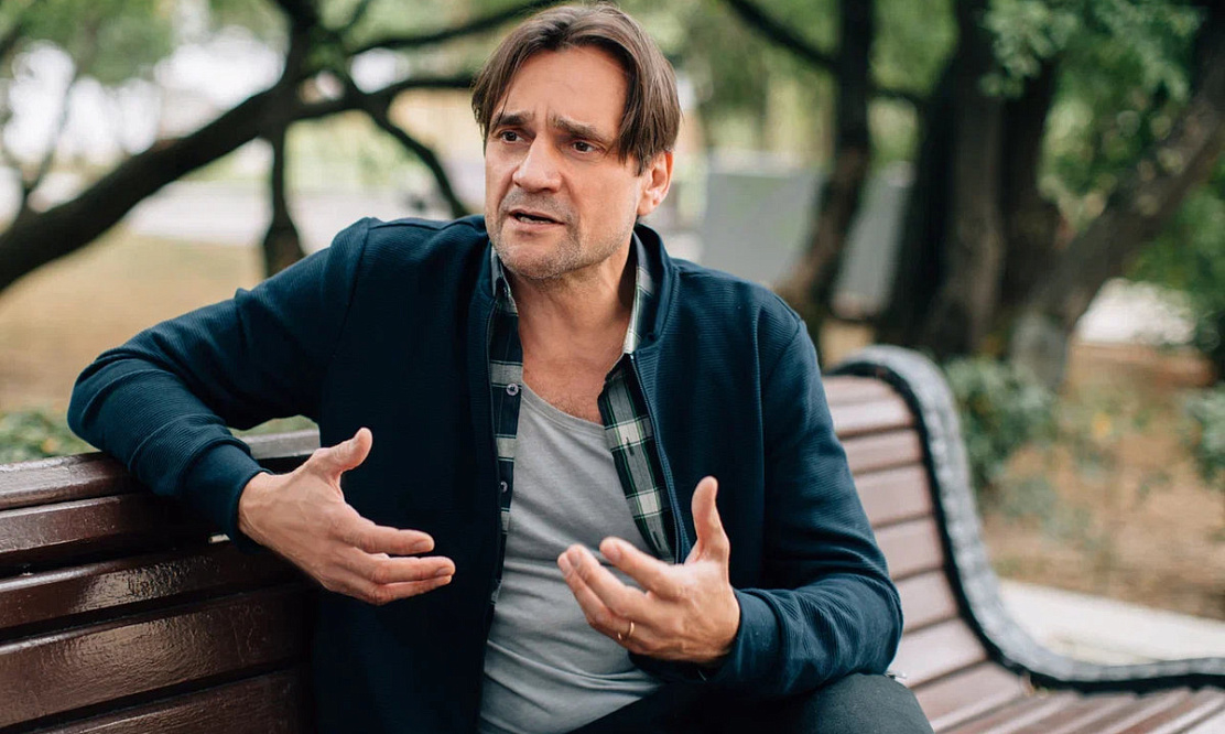 «Женщины открывают мужчинам мир»: Дмитрий Миллер – о новом проекте «Цветок граната» на «Dомашнем», Турции и счастье в браке