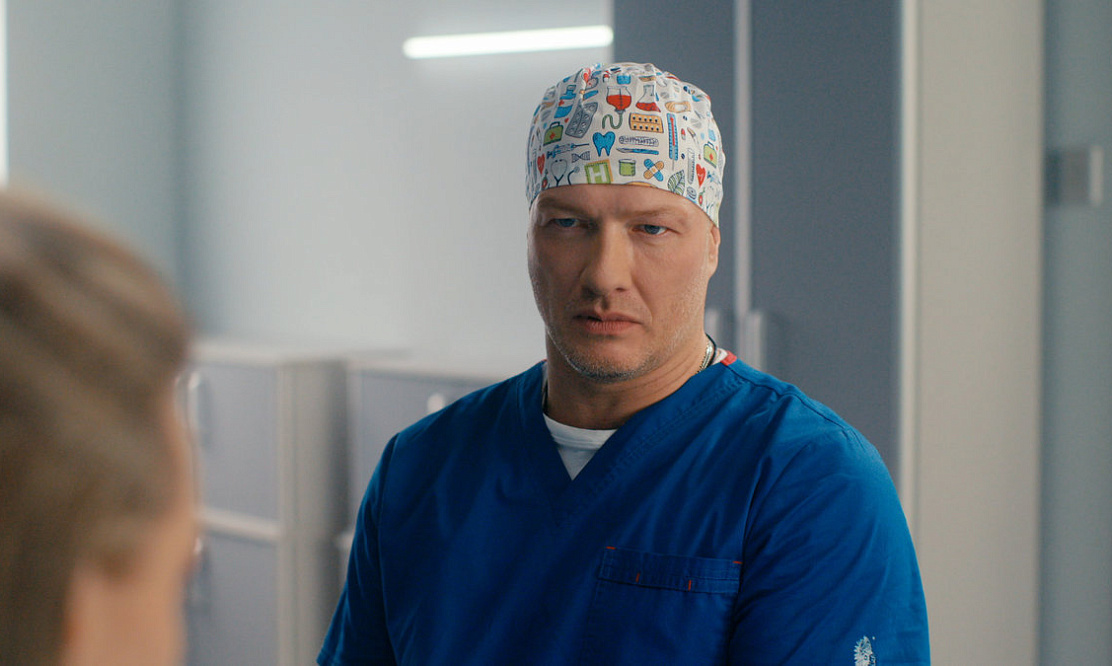 Никита Панфилов хочет руководить клиникой: на НТВ стартует премьера 2-го сезона сериала «Акушер»