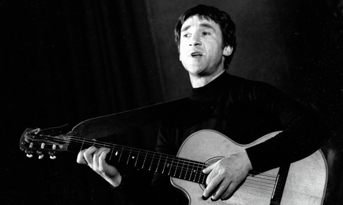 Первый канал отметит день рождения Владимира Высоцкого: что смотреть в эфире 25 января 