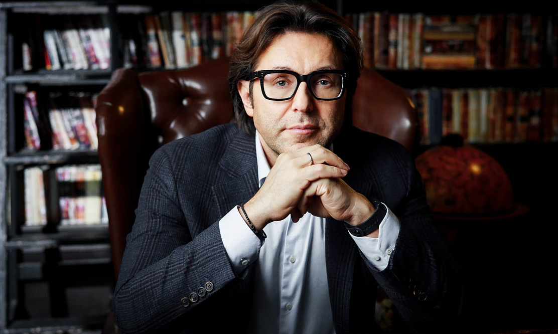 Андрей Малахов стал ведущим нового сезона документального сериала про кибербезопасность «Цифровая броня»