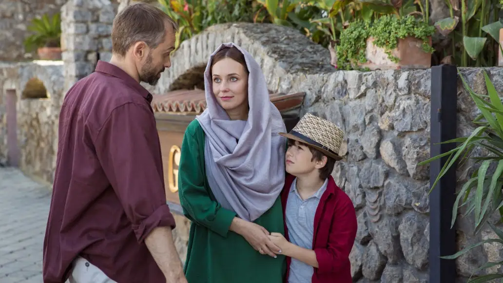 сериал «Между нами глубокое море»