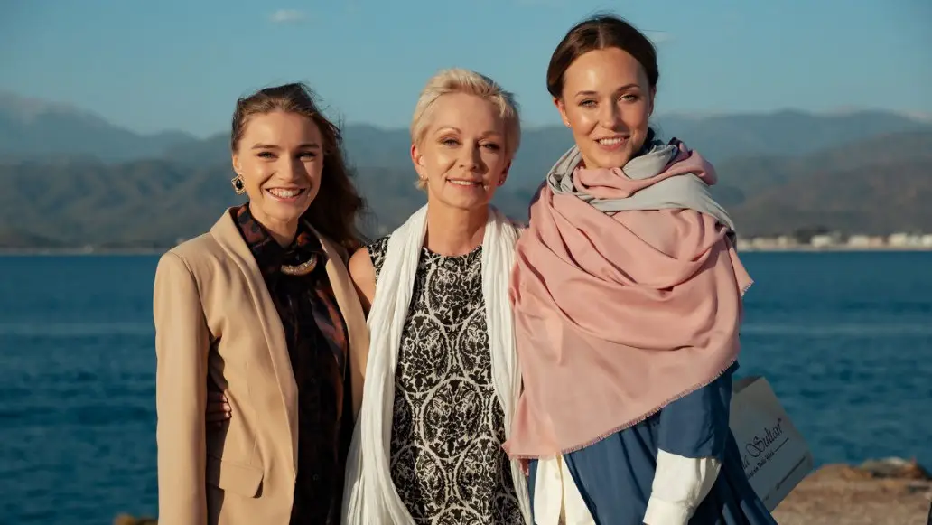 сериал «Между нами глубокое море»