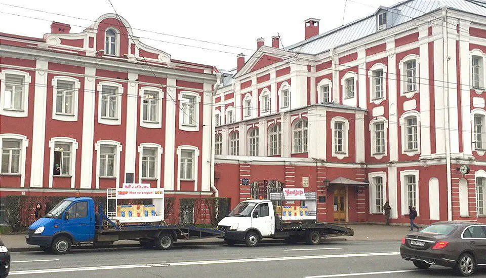 Открыв рот на встречу ветру