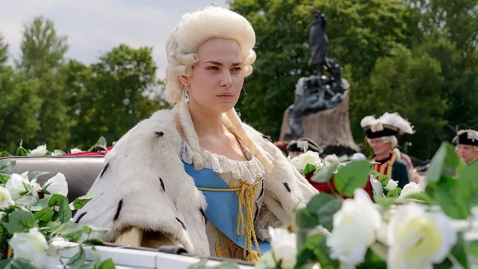 Телесериал на выходные: смотрим многосерийную историческую драму «Великая» на «Дом кино»