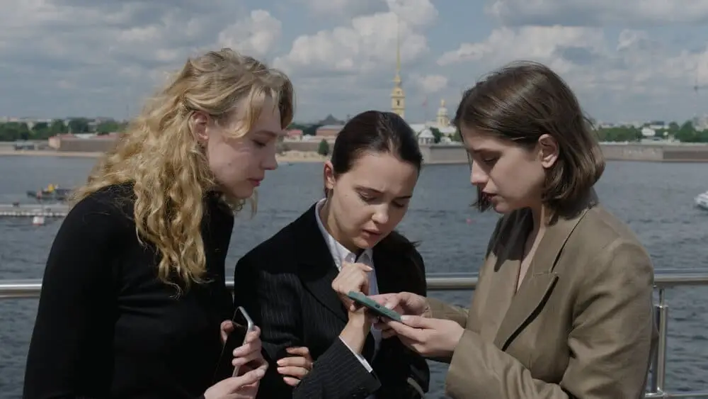Битва мамаш: скоро в Сети выходит сериал «Первый класс» с Юлией Хлыниной