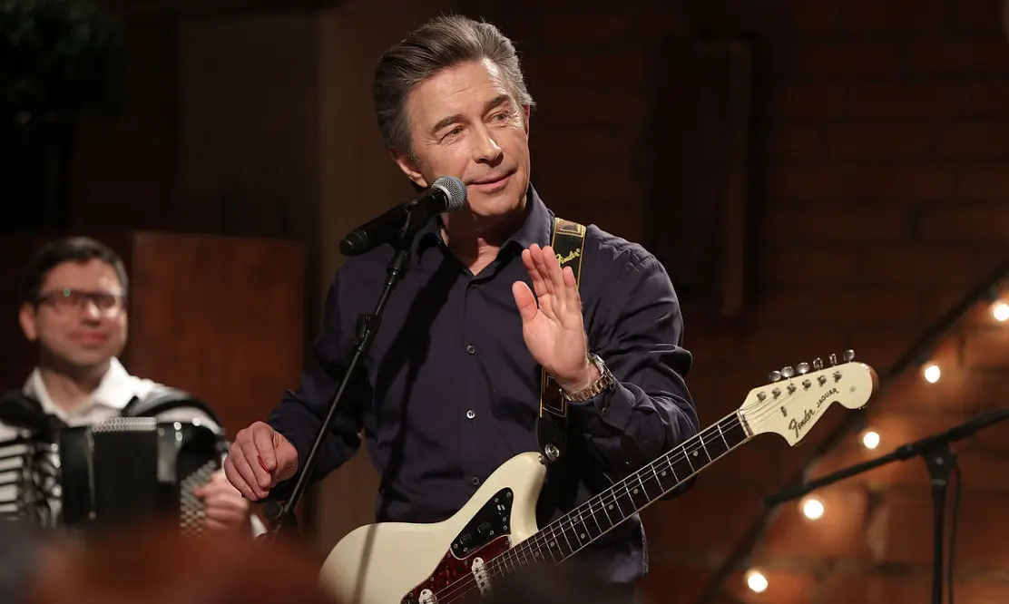 Хиты зазвучат по-новому: Валерий Сюткин и Light Jazz выступят на «Квартирнике НТВ у Маргулиса»
