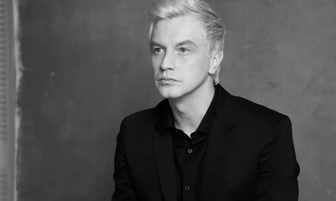 «Мой эгоизм блестит в темноте!»: актер и певец Алексей Гоман о новой роли в фильме «Одноклассники. Бывших не бывает»